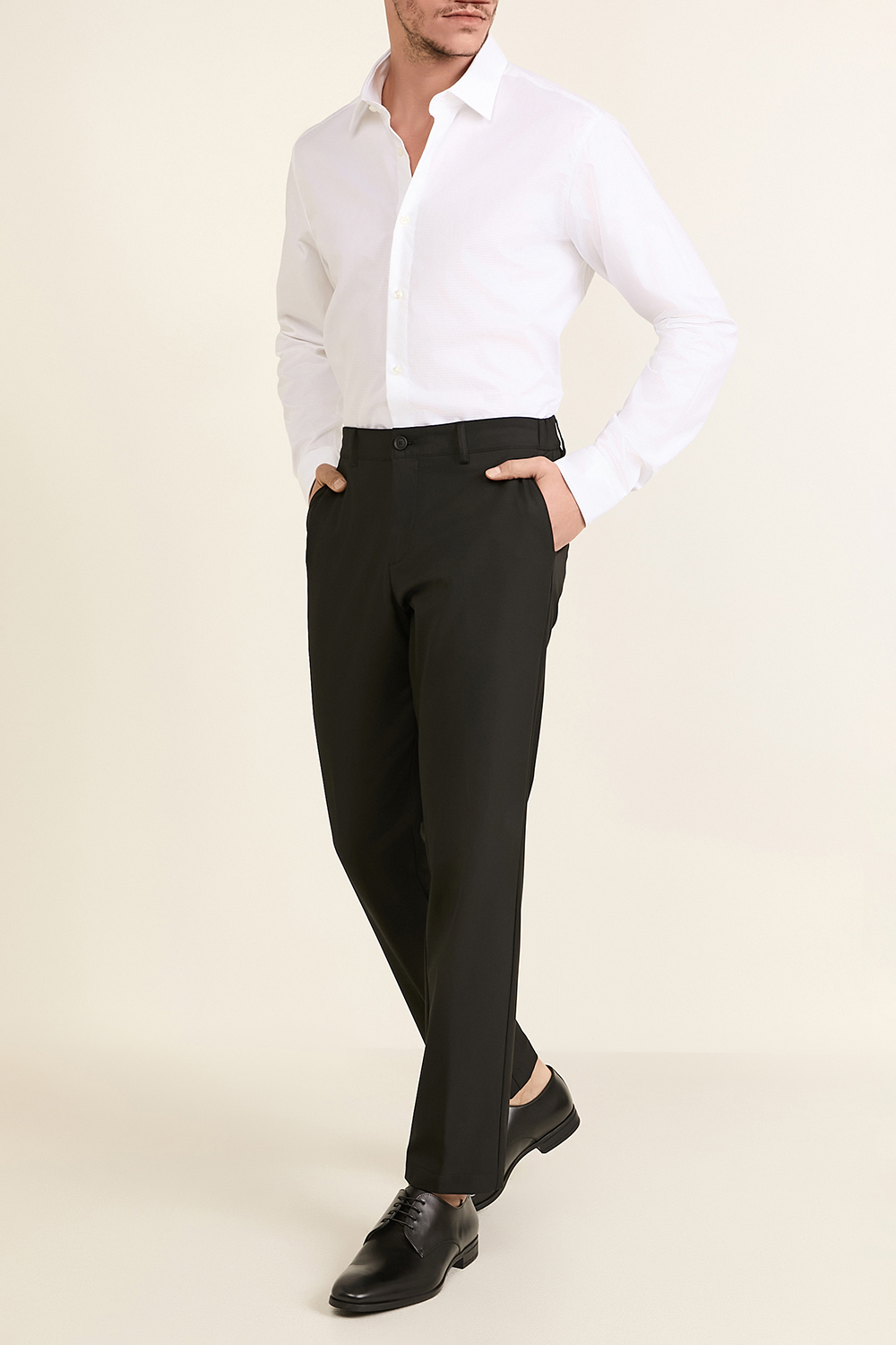 מכנסיים מחויטים